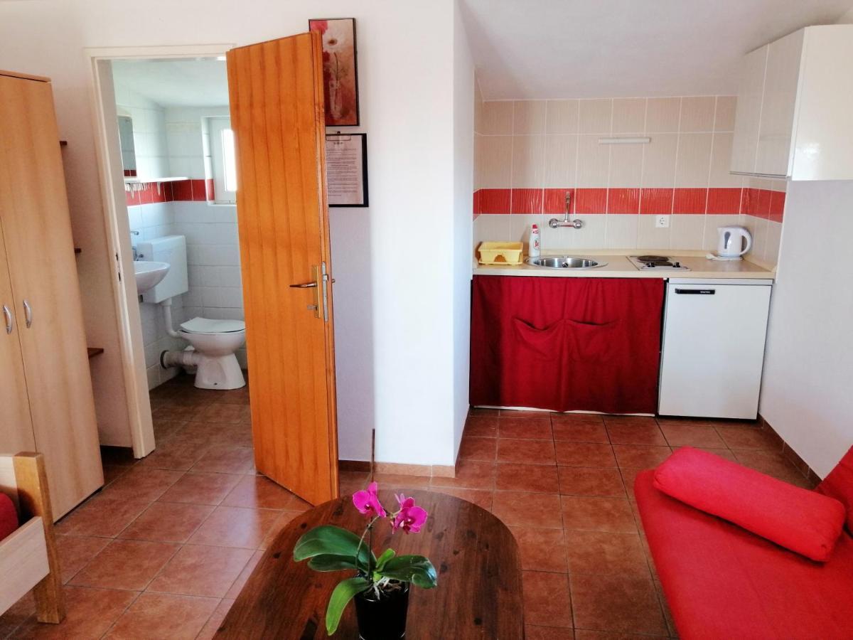 Apartments Brkovic Sukošan Buitenkant foto