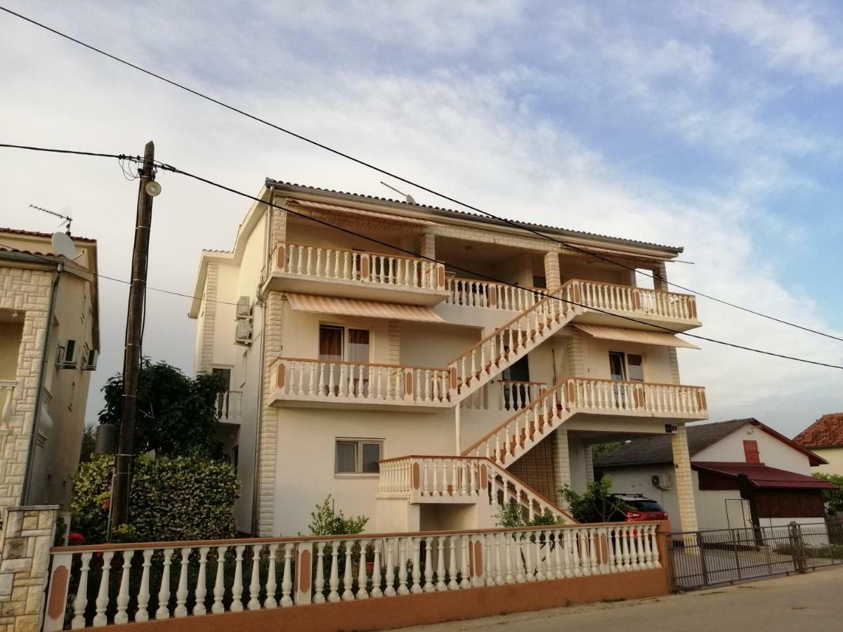 Apartments Brkovic Sukošan Buitenkant foto